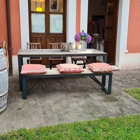 Preciosa Casa Con Jardín En