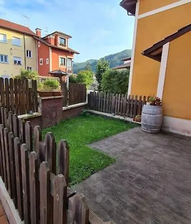 Preciosa Casa Con Jardin En